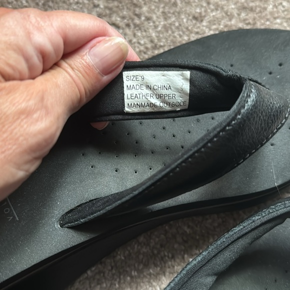 NWOT Volatile Wedge Flip Flops - Picture 3 of 9